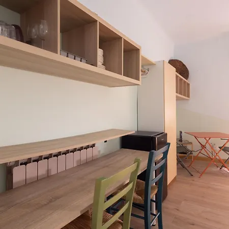 Comfort Center Location Daily Flower Food&fruit Market Near Ferries And Portovenere Bus Flexible Space With Adjacent Unit 아파트 *